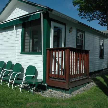 Channel Waterfront Cottages 위어스비치 객실 사진