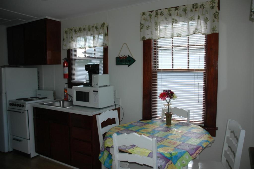 Channel Waterfront Cottages 위어스비치 객실 사진