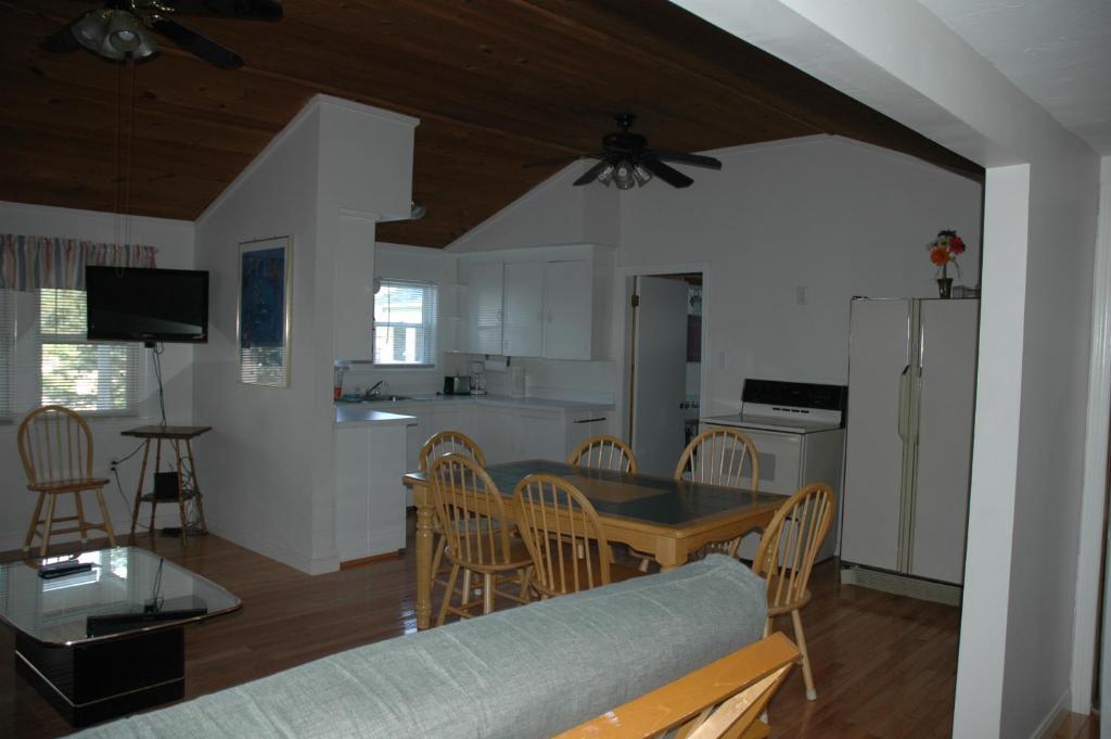 Channel Waterfront Cottages 위어스비치 객실 사진