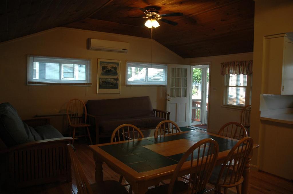 Channel Waterfront Cottages 위어스비치 객실 사진
