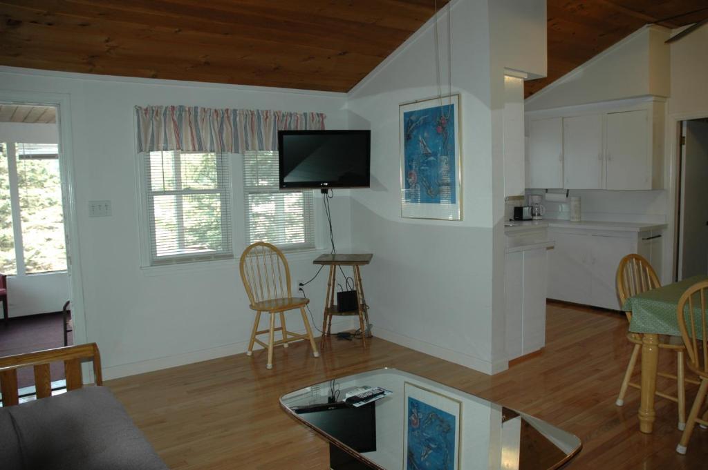 Channel Waterfront Cottages 위어스비치 객실 사진