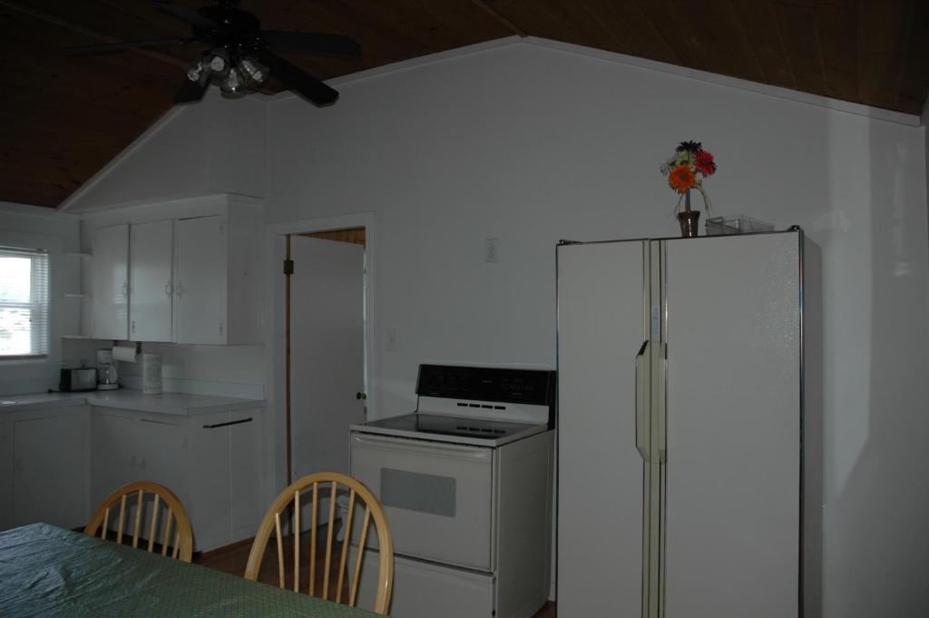 Channel Waterfront Cottages 위어스비치 객실 사진